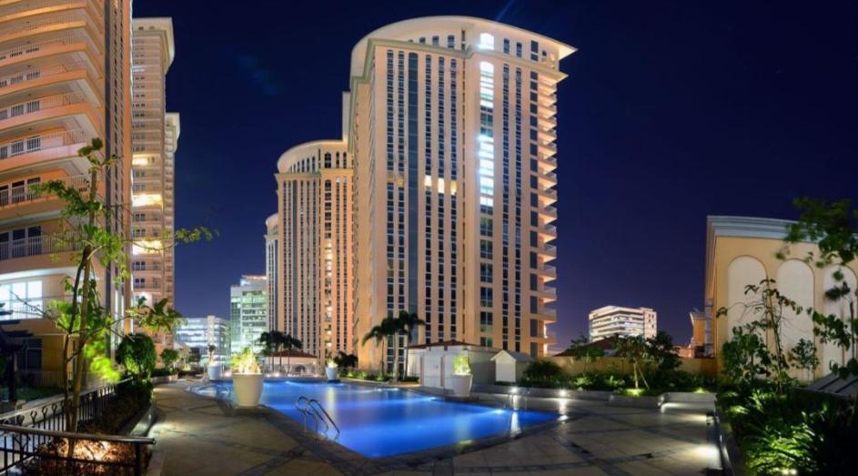 Venice Luxury Residences Taguig Bagian luar foto